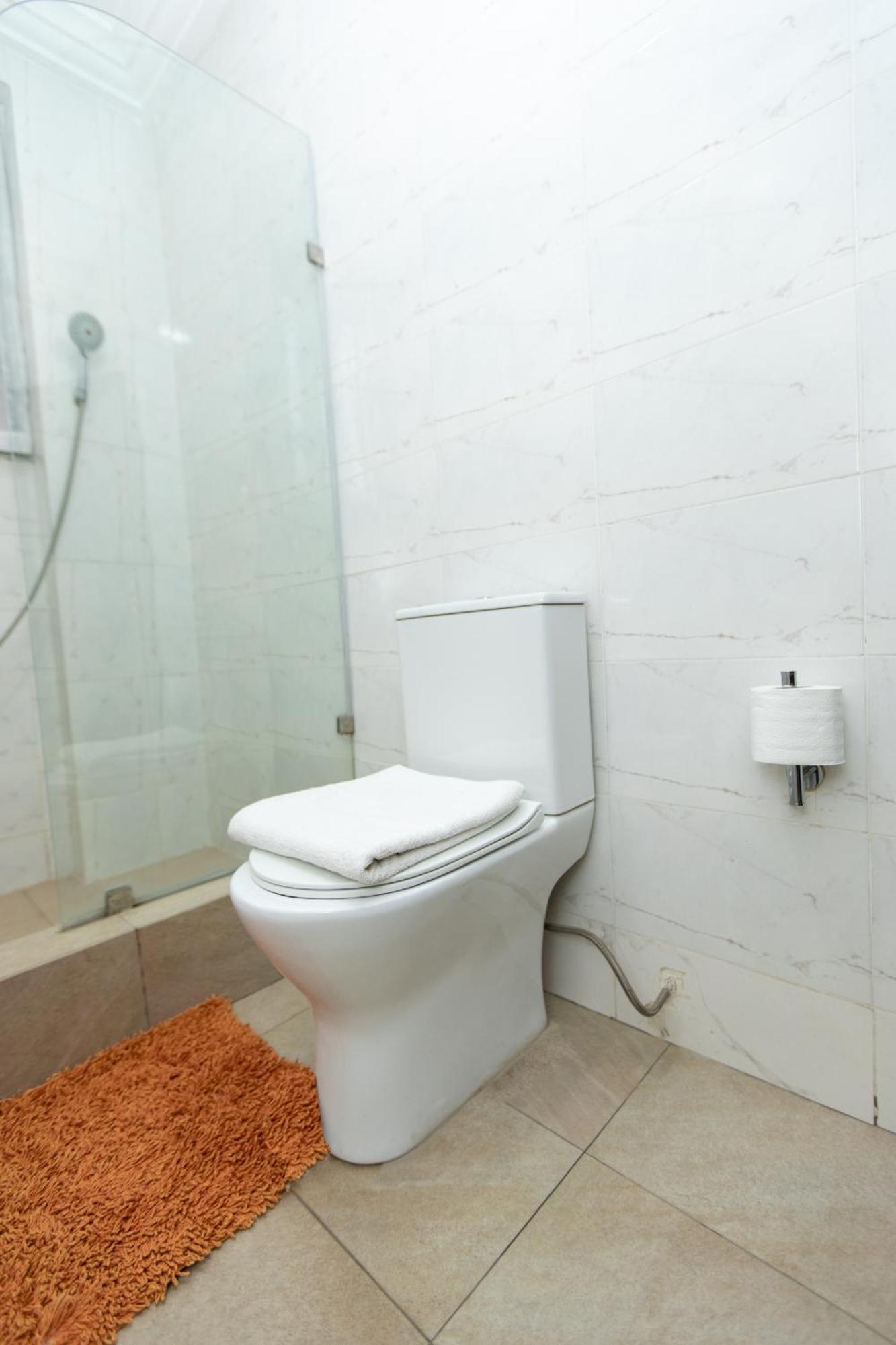 Washington Apartments - Just 25Mins Drive From The Airport Kwashieman Exterior foto